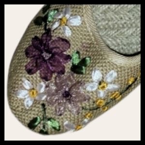 Taihon Embroidered Floral Flats 7